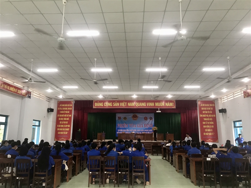 Đoàn viên thanh niên Trường THPT Hàm Thuận Nam tham dự “Phiên tòa giả định”